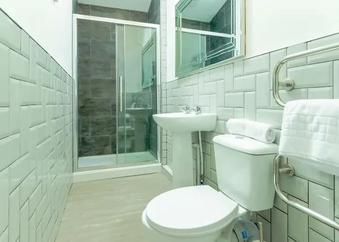 526 Gloucester Flat 1 - Hopewell Apartman